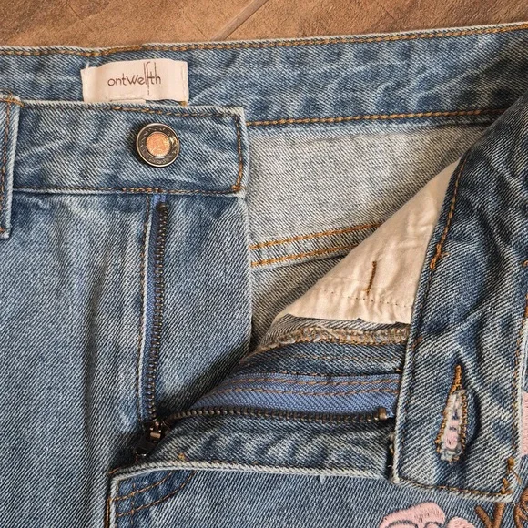 Ontwelfth Distressed Embroidered Flowers Raw Him High-rise Denim Shorts, Size 28 - Picture 7 of 10